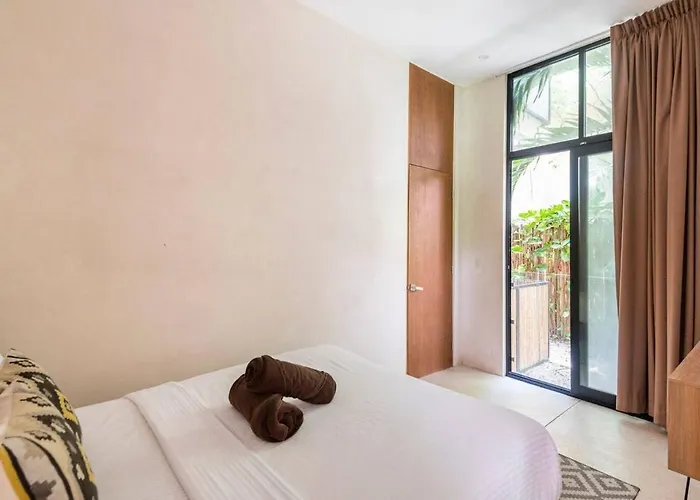 Apartment Beauty Designed 3bdr In With Amenities *