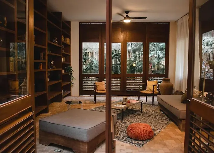 Apartment Beauty Designed 3bdr In With Amenities *